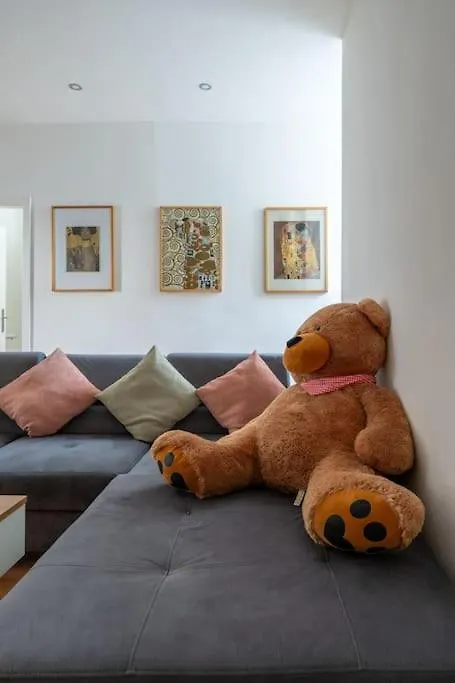 Spacious Stone Belvedere Apartment Vienna