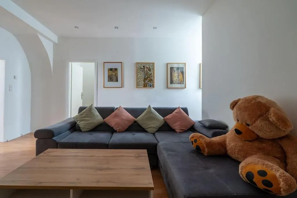 Spacious Stone Belvedere Apartment Vienna