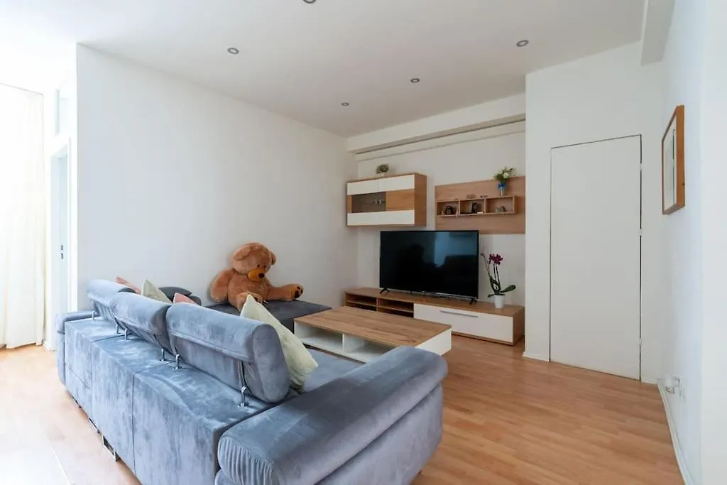 Spacious Stone Belvedere Apartment Vienna