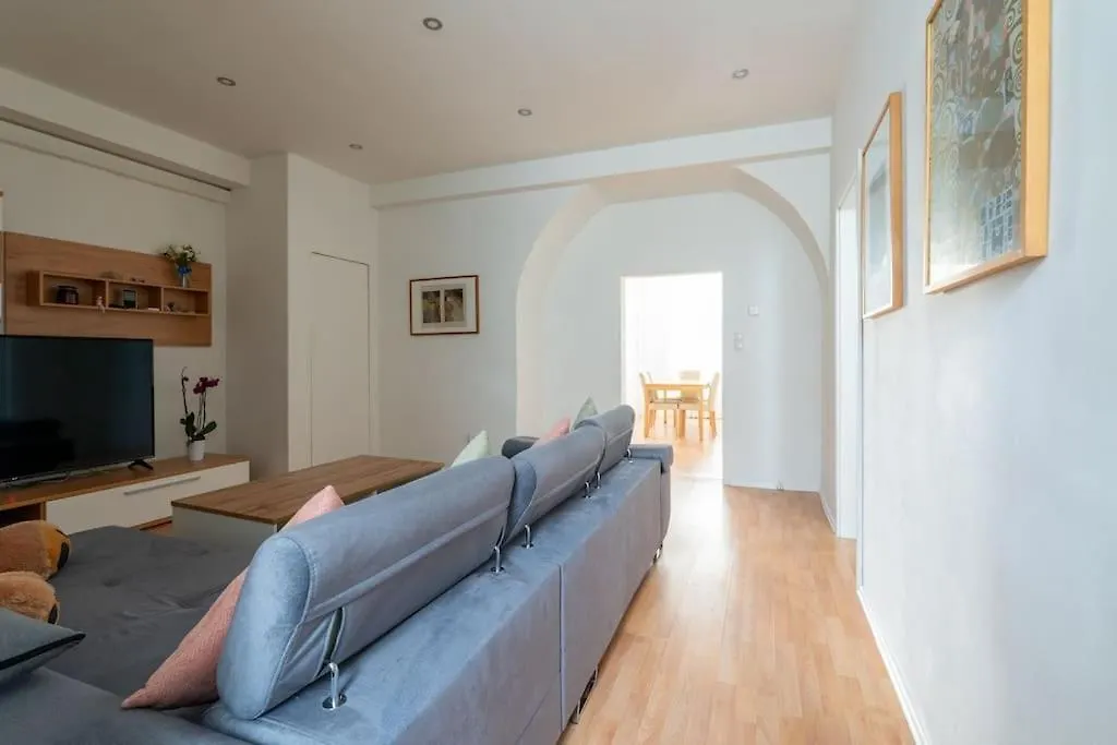 Spacious Stone Belvedere Apartment Vienna Austria
