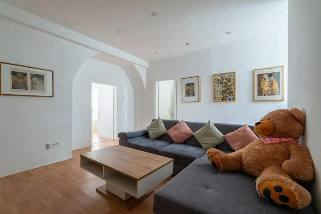 Spacious Stone Belvedere Apartment Vienna Austria