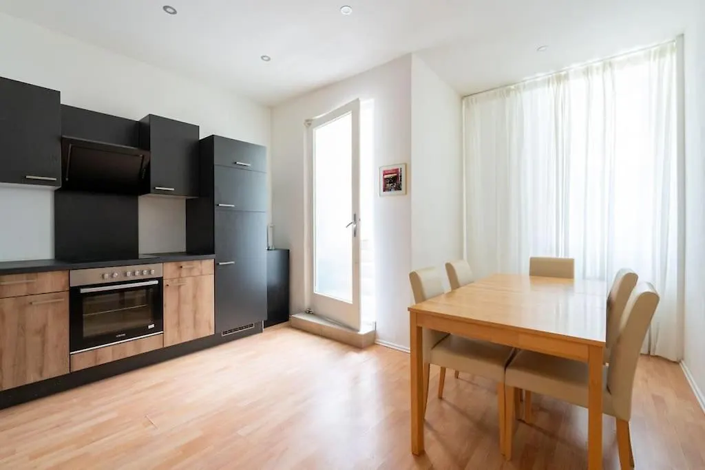 Spacious Stone Belvedere Apartment Vienna