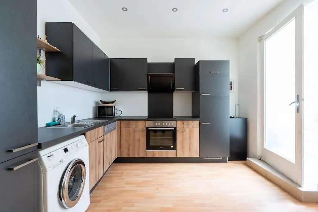 Spacious Stone Belvedere Apartment Vienna